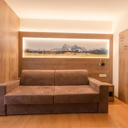 Hotel Tyrol-3